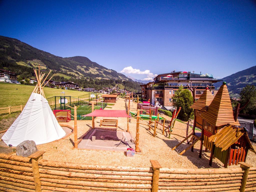 Alpina Zillertal . Family Lifestyle Kinderhotel Fugen Bagian luar foto