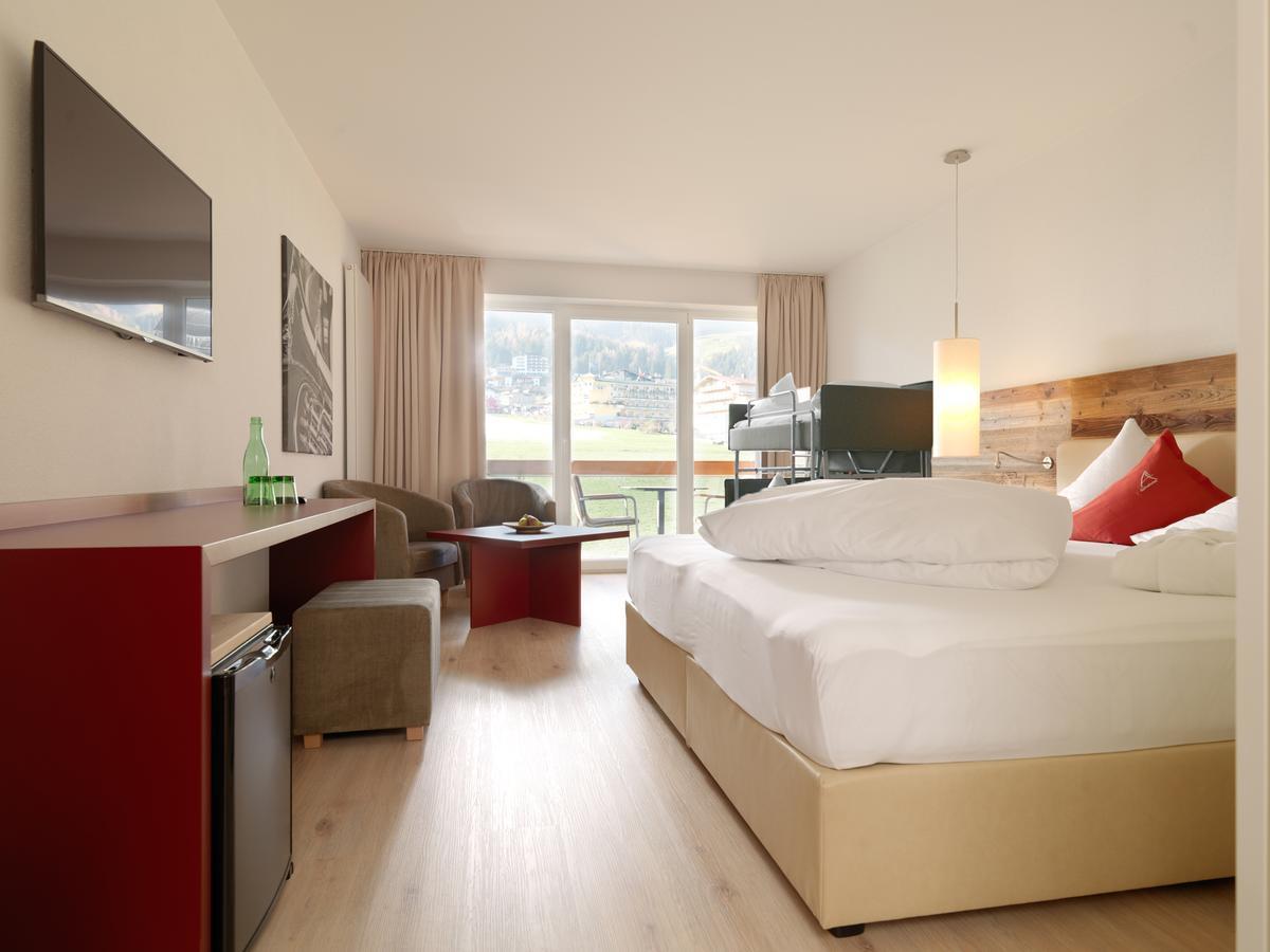 Alpina Zillertal . Family Lifestyle Kinderhotel Fugen Bagian luar foto