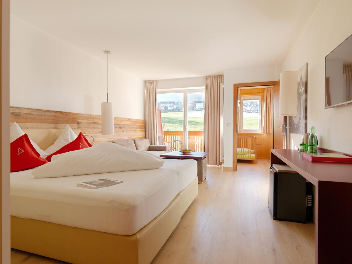 Alpina Zillertal . Family Lifestyle Kinderhotel Fugen Bagian luar foto