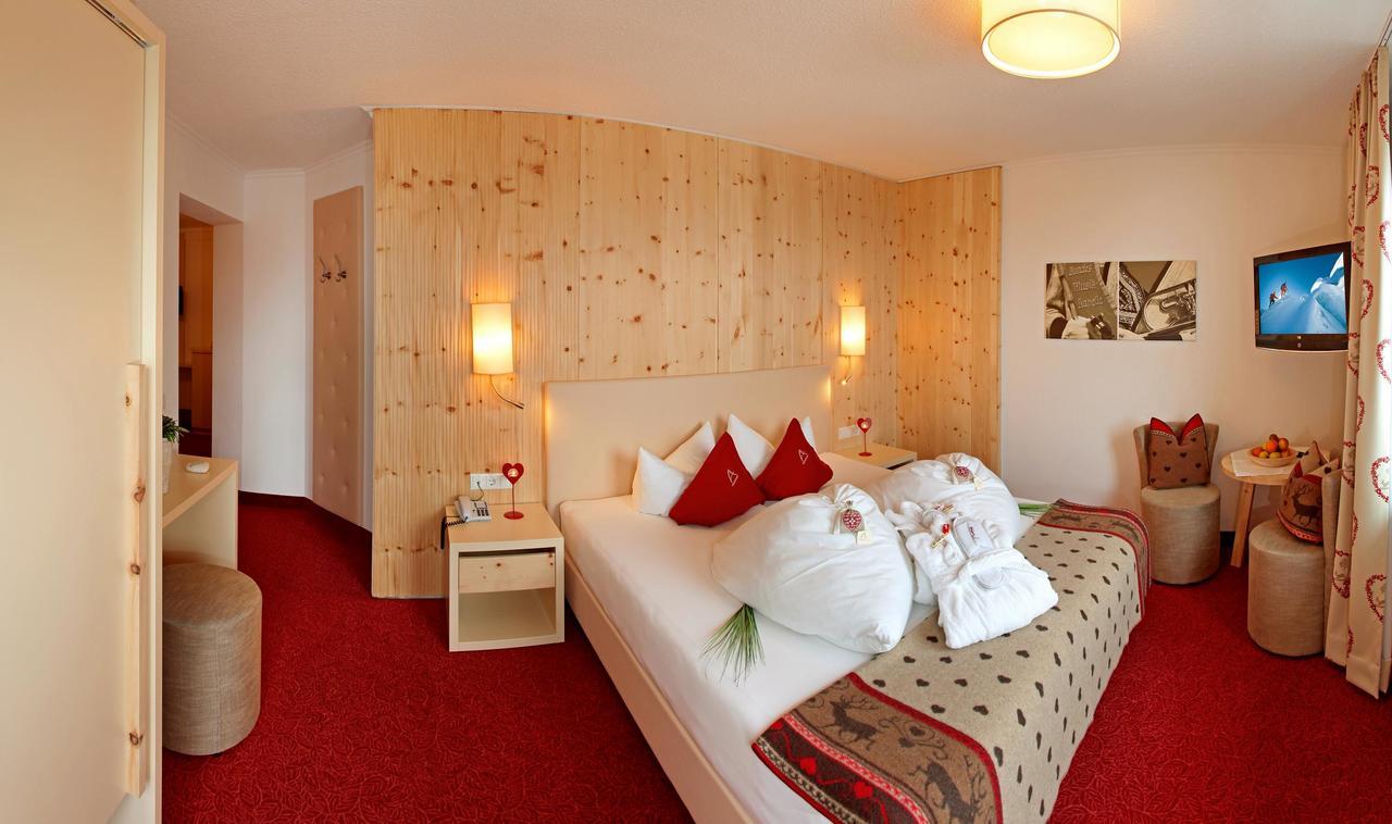 Alpina Zillertal . Family Lifestyle Kinderhotel Fugen Bagian luar foto