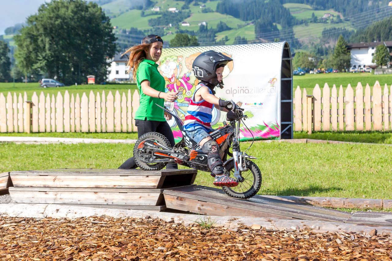 Alpina Zillertal . Family Lifestyle Kinderhotel Fugen Bagian luar foto